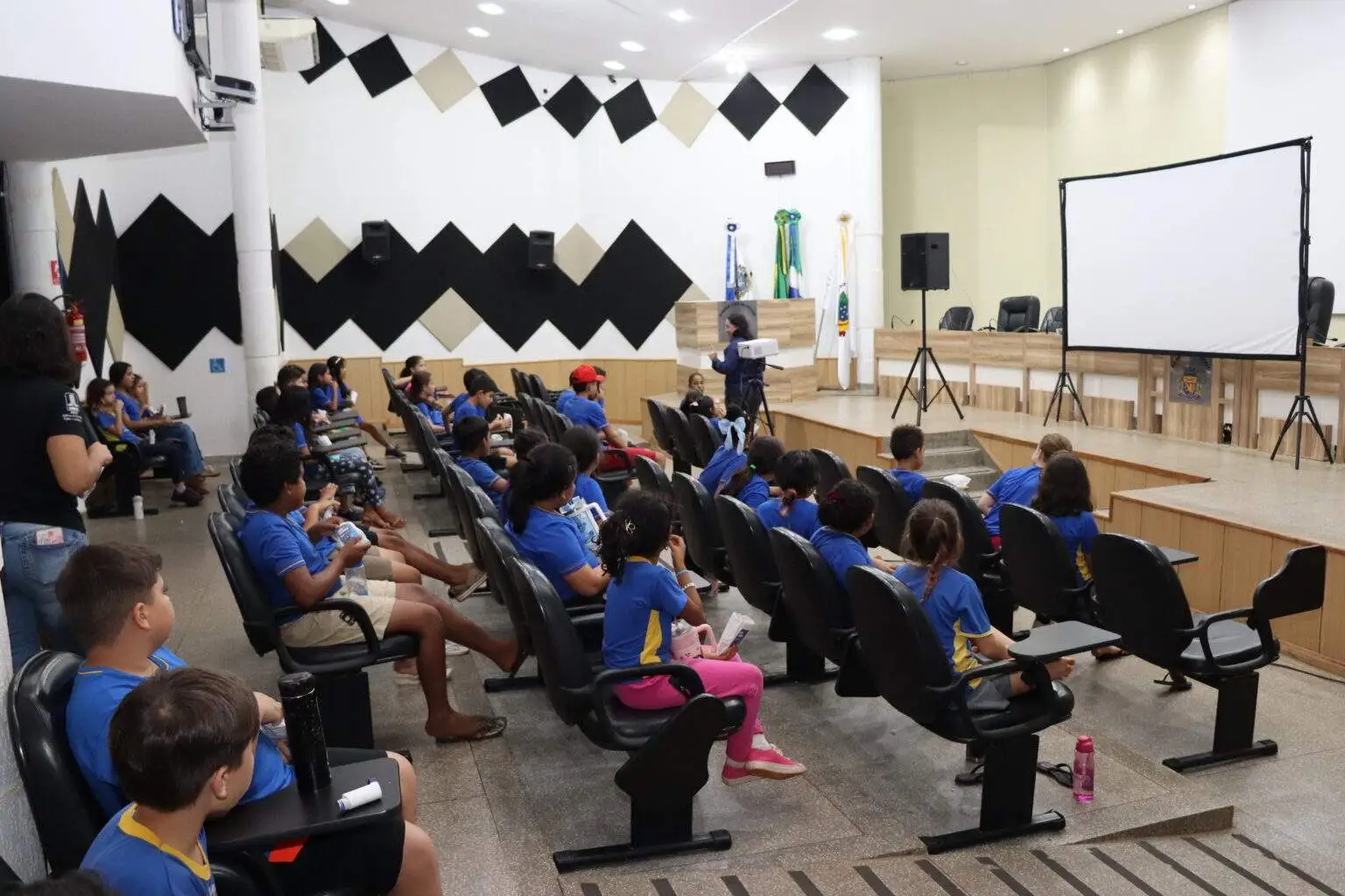 Cine Câmara leva educação e cultura a estudantes e comunidades de São Gabriel do Oeste